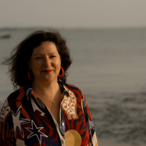 Agathe, fondatrice d’Explorer ses Possibles, guide les femmes à se reconnecter à leur feu intérieur et bâtir une vie libre et audacieuse.